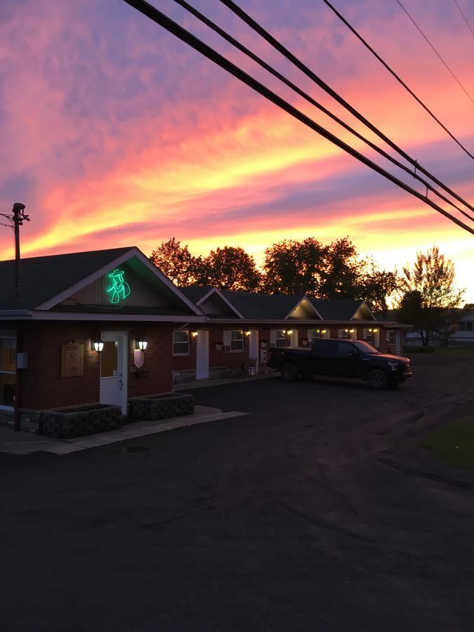 Motel Exquise Coaticook Buitenkant foto